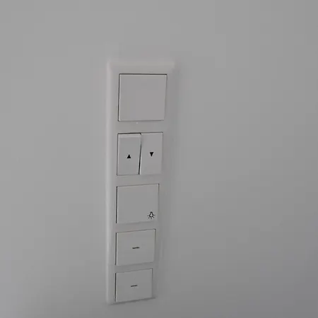 Modern In B'heim 1 *