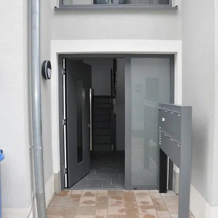 Modern In B'heim 1 *