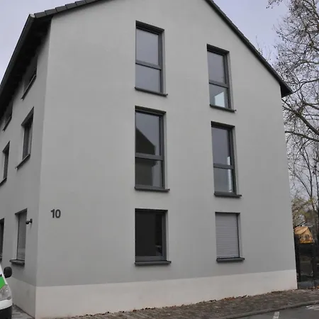 Modern In B'heim 1 *